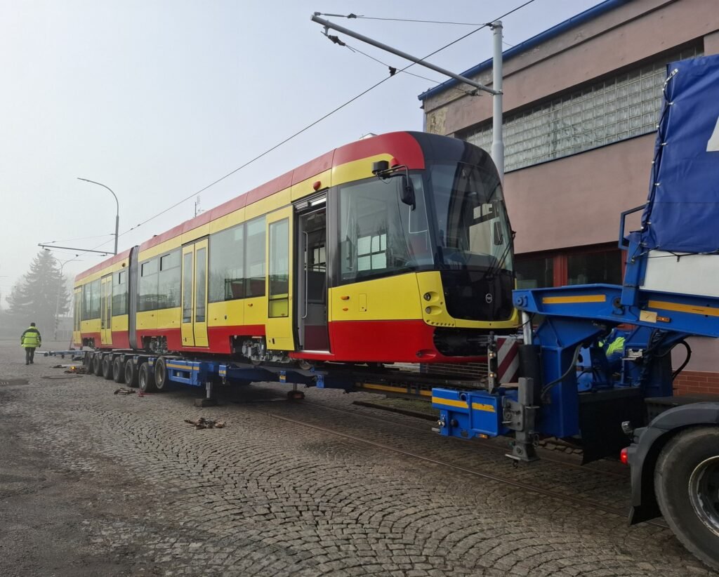 Al treilea tramvai nou EVO2 a sosit în Most și accelerează modernizarea transportului public