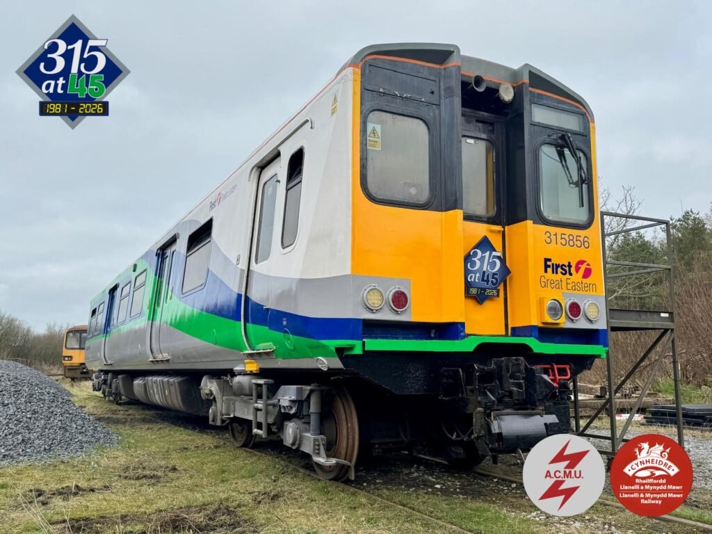 Automotorul electric britanic Class 315 primește schema de vopsire First Great Eastern în cadrul proiectului de conservare ACMU