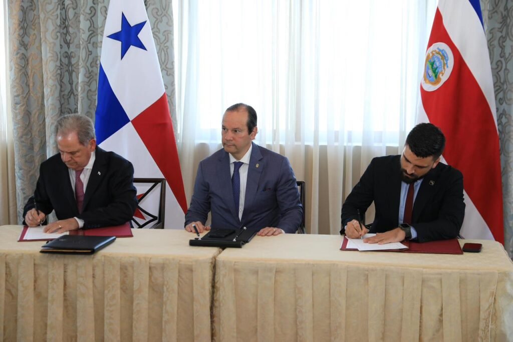 Panama și Costa Rica semnează un memorandum pentru dezvoltarea Coridorului Logistic Feroviar din America Centrală