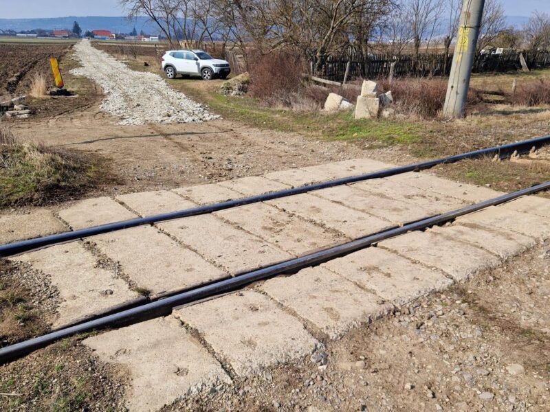 CFR Brașov modernizează trecerile la nivel dintre Ozun și Sfântu Gheorghe pentru creșterea siguranței feroviare și rutiere