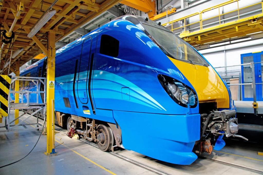 Lumo prezintă primele imagini cu trenurile Class 222 modernizate pentru noua rută West Coast