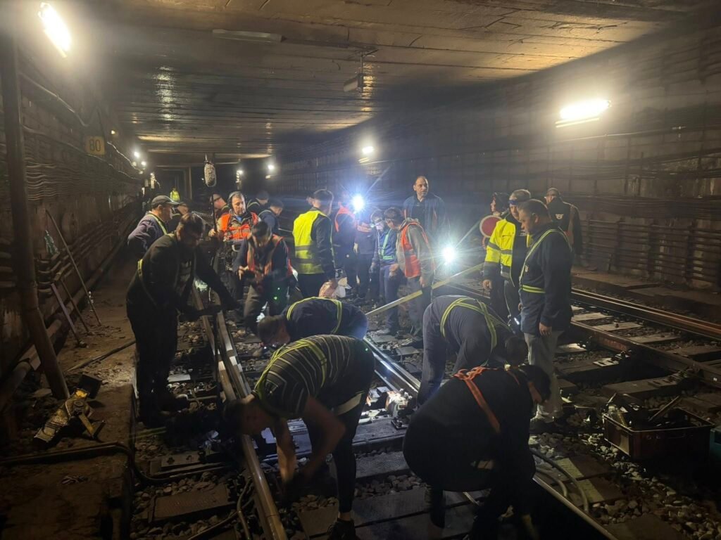 Metrorex a înlocuit un macaz în stația Timpuri Noi în cadrul lucrărilor nocturne de mentenanță pentru siguranța circulației