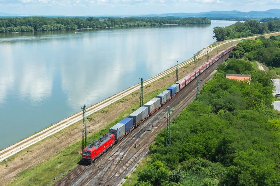 DB Cargo Hungária marchează 25 de ani de activitate și își consolidează rolul strategic în transportul feroviar european
