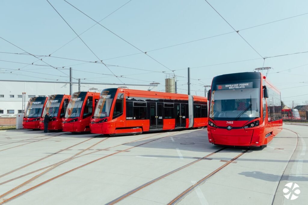 Bratislava prezintă primele cinci tramvaie Škoda 29T3 ce vor duce flota la 100 de tramvaie moderne