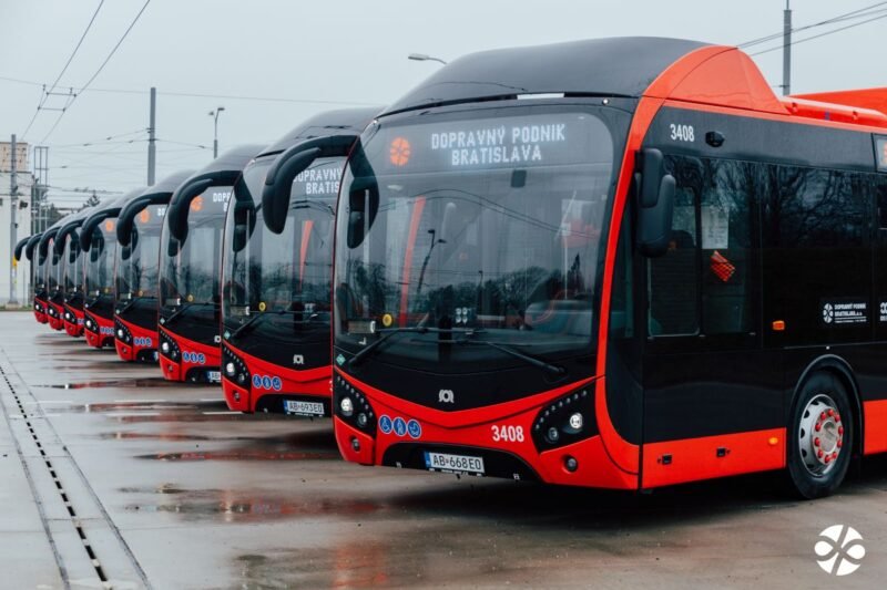 Bratislava introduce în circulație opt autobuze articulate SOR NS 18 CNG și pornește cea mai amplă modernizare a flotei din ultimii ani