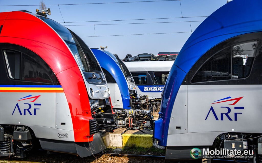 FOTO - PESA a livrat încă două rame la București printre care și una de tip RE-IR102 din lotul de 29 de unități din acest model