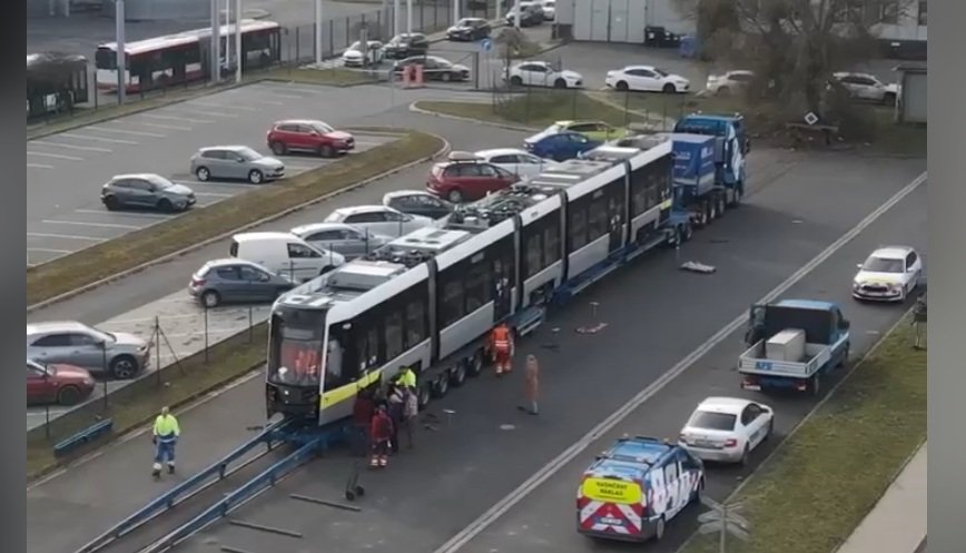 Primul tramvai Škoda pentru noua linie T2 din Bergamo a plecat din fabrica din Plzeň către Italia