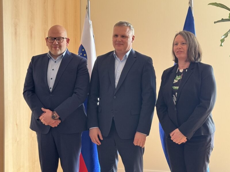 Slovenia investește 107 milioane de euro în patru locomotive și 20 de vagoane noi pentru transportul feroviar de călători