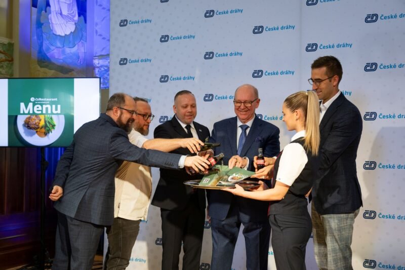 Călătorii trenurilor Czech Railways primesc un nou meniu de sezon și servicii gastronomice modernizate în vagoanele restaurant