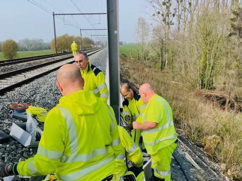 Furturile de cabluri cresc pe rețeaua feroviară belgiană în 2025 și provoacă peste 10 mii de minute de întârzieri