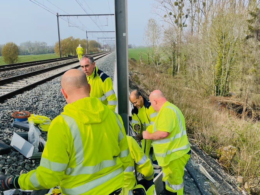 Furturile de cabluri cresc pe rețeaua feroviară belgiană în 2025 și provoacă peste 10 mii de minute de întârzieri