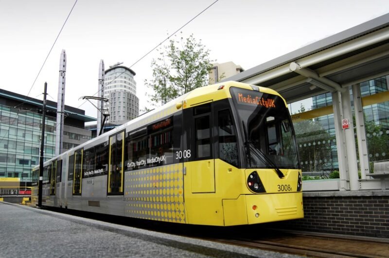 Manchester investește 150 de milioane de lire pentru modernizarea rețelei de tramvaie și creșterea capacității Metrolink