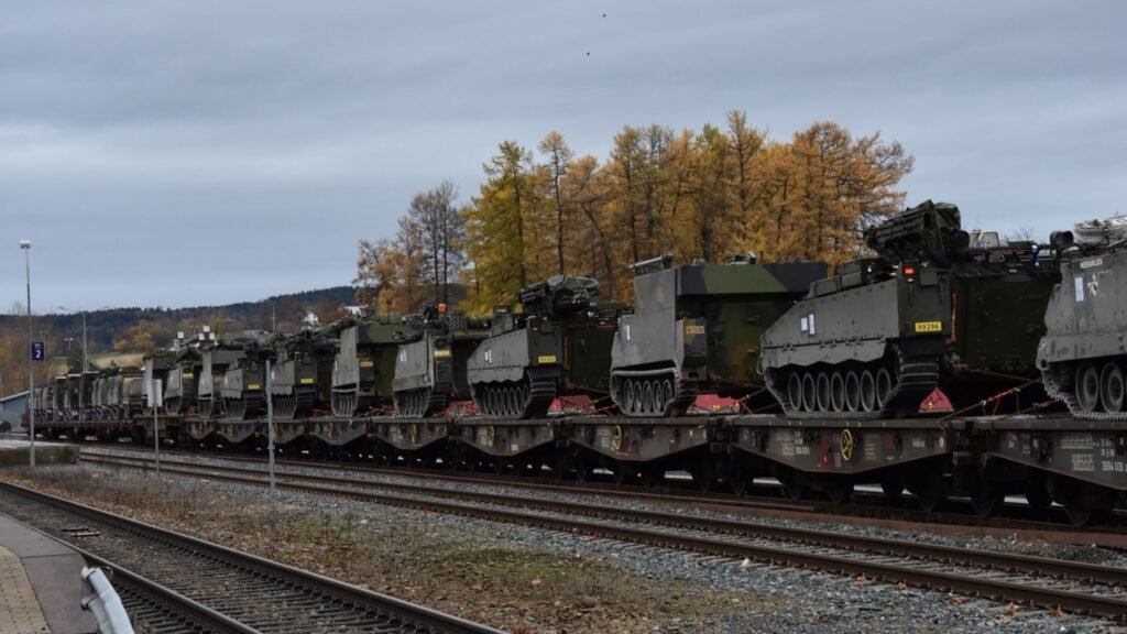 Norvegia achiziționează 50 de vagoane pentru transportul tancurilor Leopard 2 A8 NOR