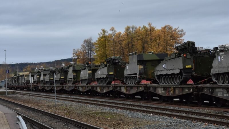 Norvegia achiziționează 50 de vagoane pentru transportul tancurilor Leopard 2 A8 NOR