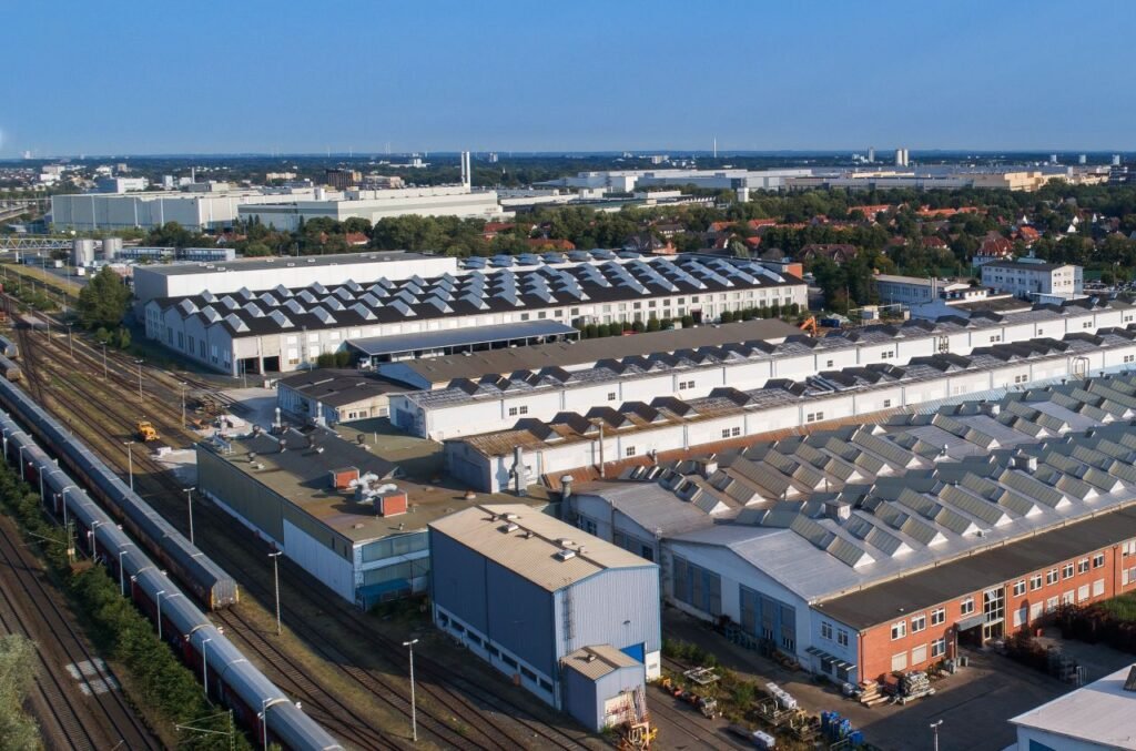 Atelierul DB Fahrzeuginstandhaltung din Bremen trece la încălzire pe termoficare reducând emisiile cu 50%