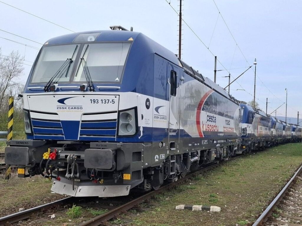 ZSSK CARGO a preluat primele 5 locomotive Vectron A17 din cele 15 unități contractate prin compania RS Lease