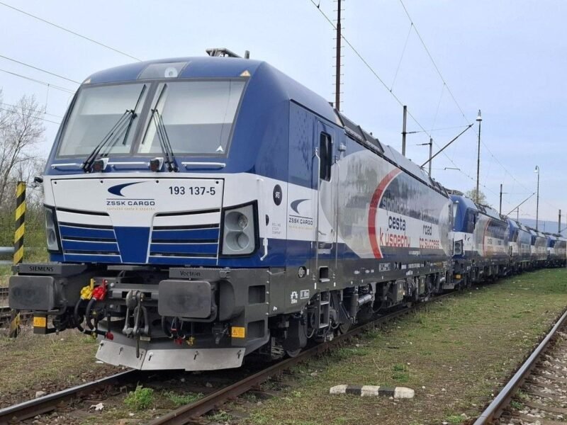 ZSSK CARGO a preluat primele 5 locomotive Vectron A17 din cele 15 unități contractate prin compania RS Lease