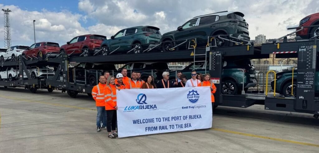 Primul tren cu 192 de vehicule ajunge în Portul Rijeka marcând o etapă istorică pentru Emil Frey Logistics