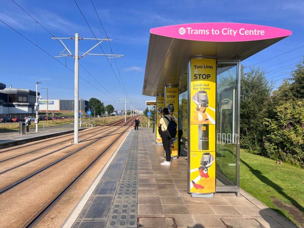 Campania „Two Lines = STOP” reduce semnificativ riscul de accidente pe tramvai în Marea Britanie conform unui nou sondaj