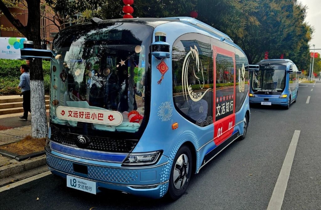 Autobuzele autonome din Guangzhou depășesc un milion de călători devenind model de implementare pentru Germania