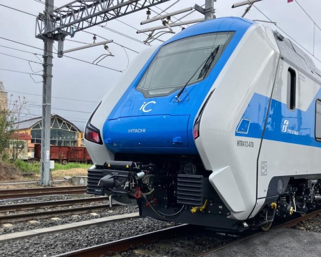 Trenitalia introduce trei noi trenuri hibride InterCity pe rutele Roma–Bari și Roma–Taranto achiziționate cu fonduri PNRR