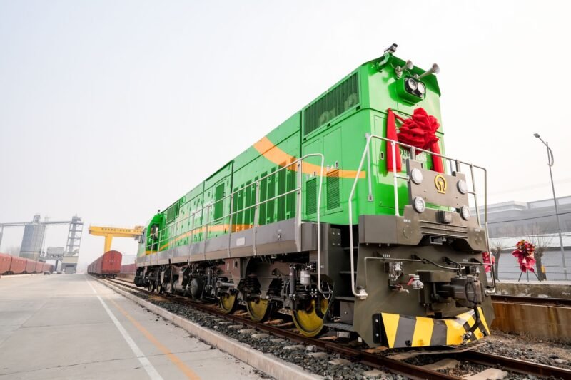 CRRC livrează locomotiva hibridă FXN3B pentru Jinggu Railway aducând un nou pas în transportul feroviar cu emisii reduse