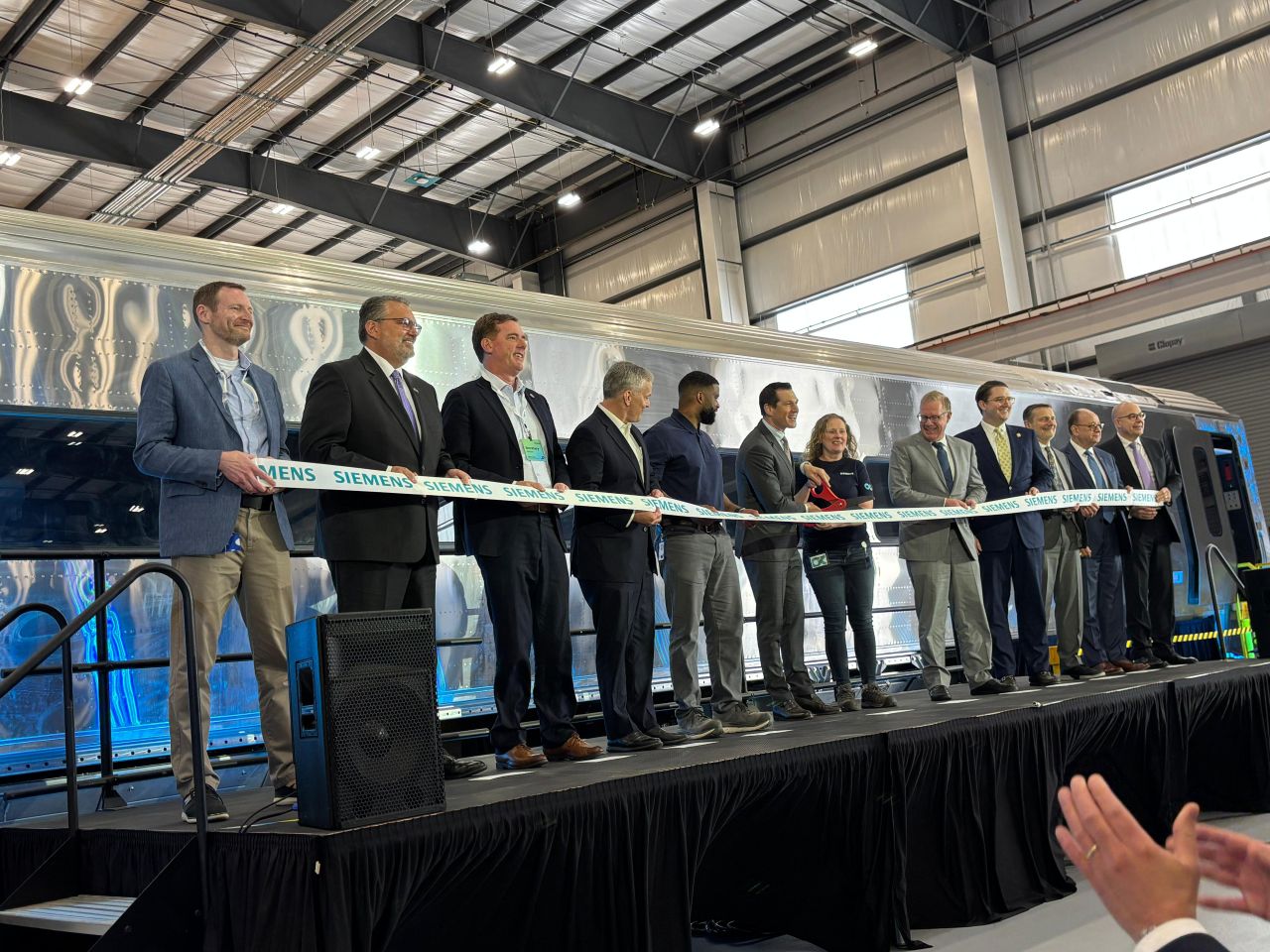 Siemens Mobility deschide o nouă fabrică în Carolina de Nord realizând o investiție germană de 220 milioane de dolari în infrastructura SUA