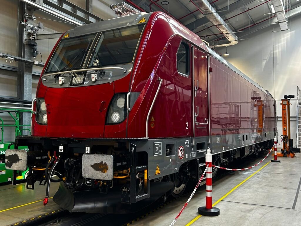 Prima locomotivă electrică modernă Alstom Traxx pentru ARF a ajuns la București