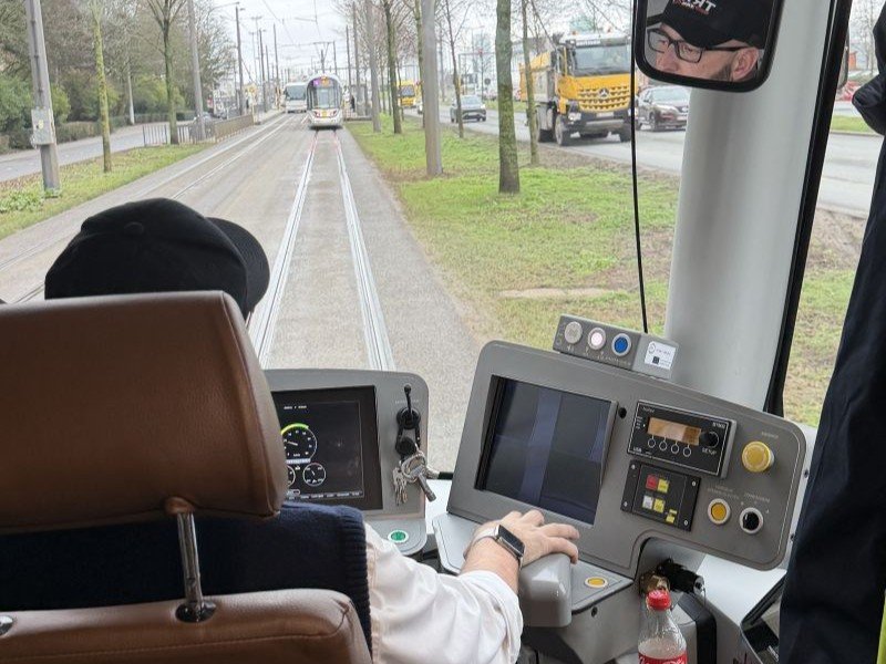 Sistemele inteligente testate la Anvers și noul proiect TRACE din Gent promit un transport cu tramvaiul mai sigur și mai predictiv