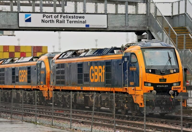 Portul Felixstowe devine primul din Marea Britanie care primește noile locomotive hibride Class 99 pentru transport feroviar de marfă
