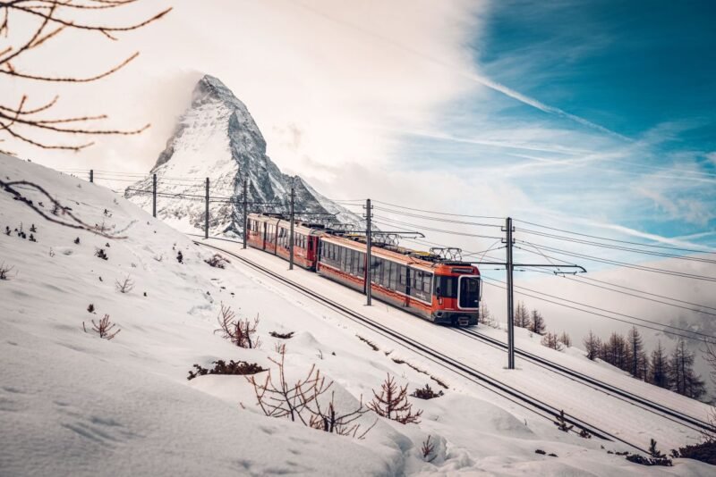 Gornergrat Bahn comandă patru noi trenuri Stadler POLARIS pentru celebra rută panoramică spre Matterhorn