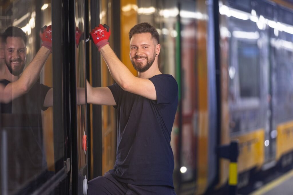 HEAG mobilo pune în prim‑plan munca de precizie din spatele funcționării tramvaielor prin povestea tehnicianului Sven Kagerbauer