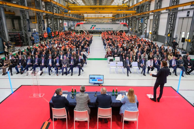 Alstom marchează 120 de ani de inovație feroviară la Vado Ligure - unul dintre cele mai importante centre industriale din Italia