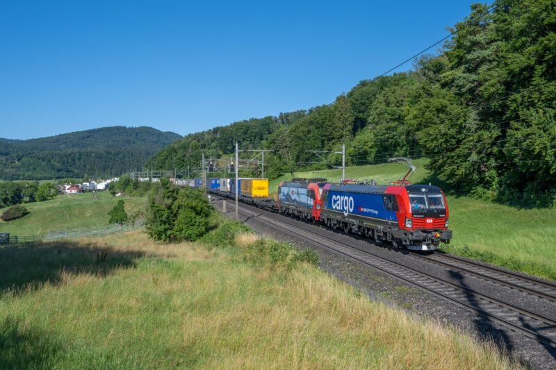 CargoBeamer lansează o nouă conexiune intermodală Stuttgart–Milano pentru transportul semiremorcilor