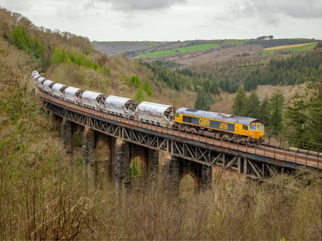GB Railfreight semnează un contract pe doi ani cu Imerys pentru transportul caolinului din Cornwall