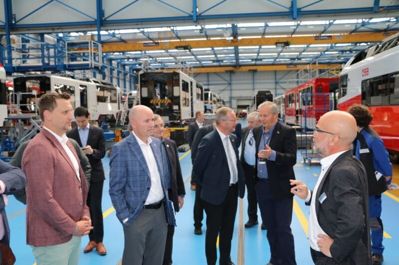 Modelul elvețian de formare duală prinde rădăcini în Utah: Stadler extinde programul de ucenicie pentru noua generație