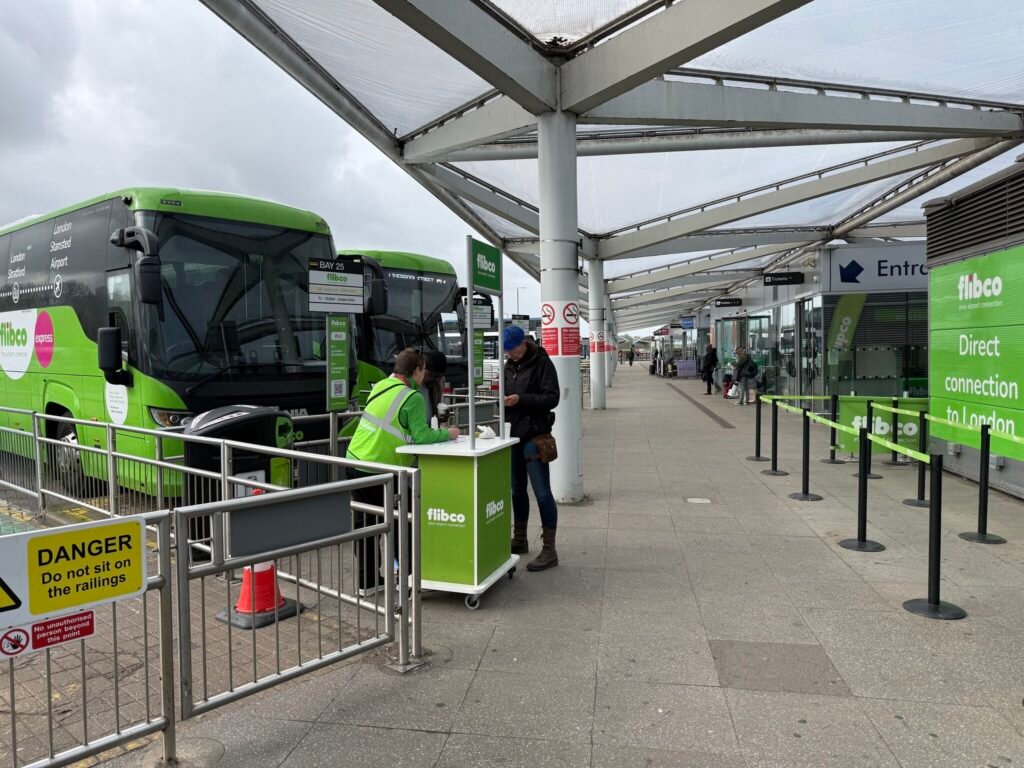 Flix mizează pe extinderea curselor shuttle către aeroporturi după preluarea flibco.com