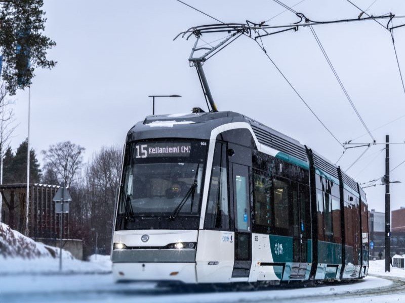 Tramvaiele Škoda Smart Artic X54 din Helsinki ating o fiabilitate de 99,98% datorită mentenanței integrate oferite de Škoda Group