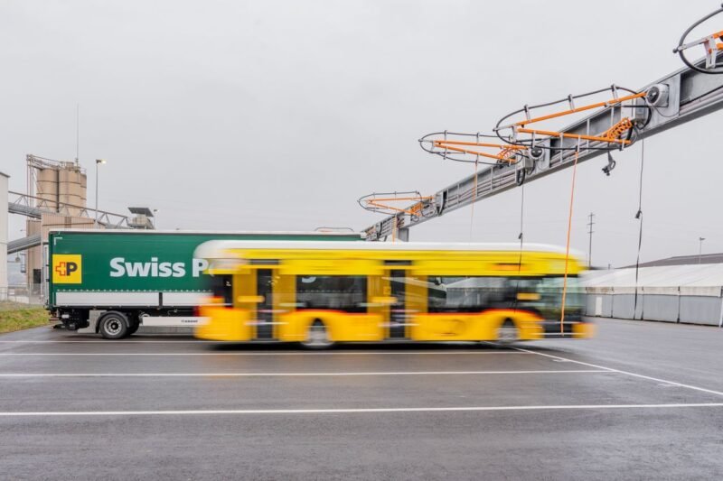 Swiss Post inaugurează una dintre cele mai mari stații de încărcare pentru camioane electrice din Elveția