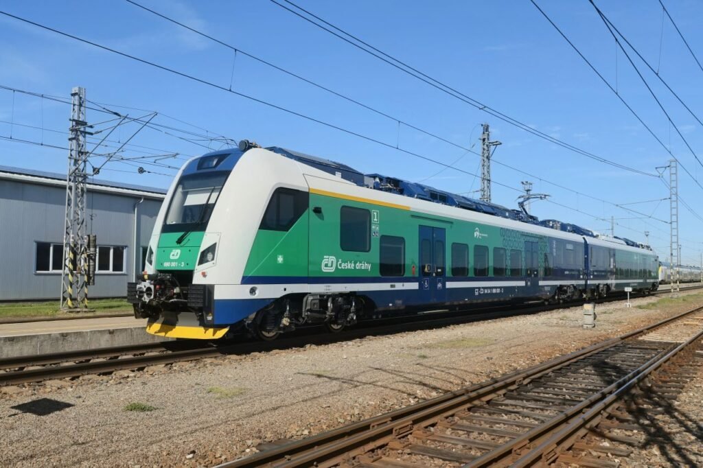 České dráhy testează noile trenuri pe baterii RegioPanter 690 la Velim înaintea introducerii în Moravia‑Silezia