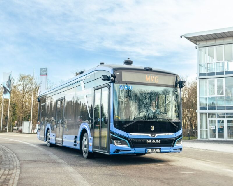 MAN și MVG pregătesc testarea în trafic a primului autobuz urban autonom și electric din München în cadrul proiectului MINGA