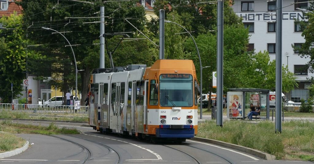 Tramvaiele istorice M8C din Heidelberg își încheie serviciul și pornesc spre o nouă viață în Tirolul de Sud