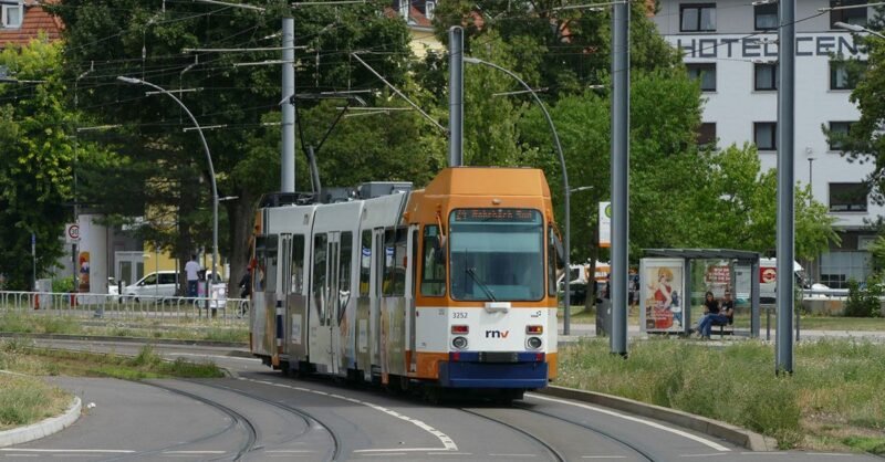 Tramvaiele istorice M8C din Heidelberg își încheie serviciul și pornesc spre o nouă viață în Tirolul de Sud