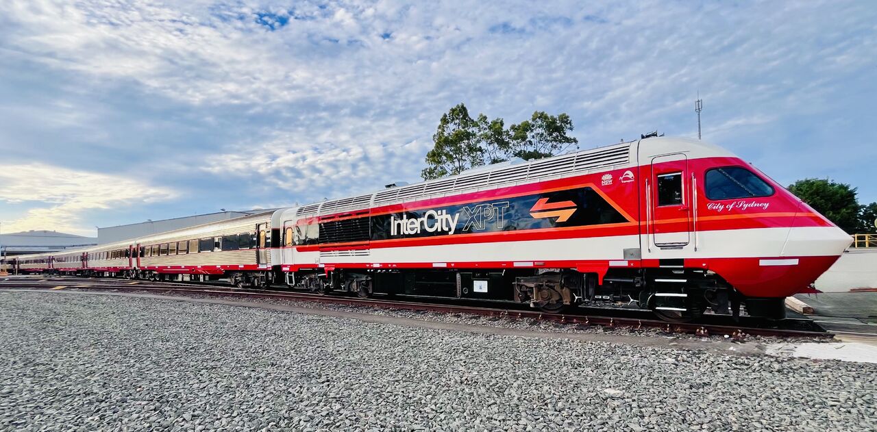 XPT revine pe ruta Sydney–Grafton în schema originală „candy” după un an de modernizări ale flotei