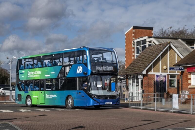 Analiză ADL: autobuzul electric Enviro400EV atinge eficiență de 0,77 kWh/km și autonomie reală de 500 km