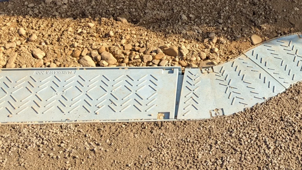 DB testează în premieră noile canale de cabluri ușoare pe șantierul de la Aachen pentru accelerarea lucrărilor feroviare