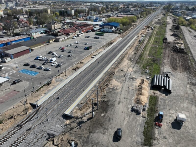 Lucrările feroviare avansează pe rutele Tłuszcz–Ostrołęka și Ostrołęka–Łomża - primele trenuri spre Łomża programate pentru iunie