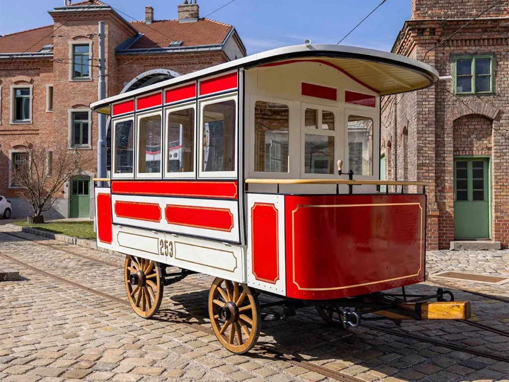 Muzeul Transporturilor Remise din Viena expune un Stellwagen restaurat - o raritate a transportului public din secolul XIX