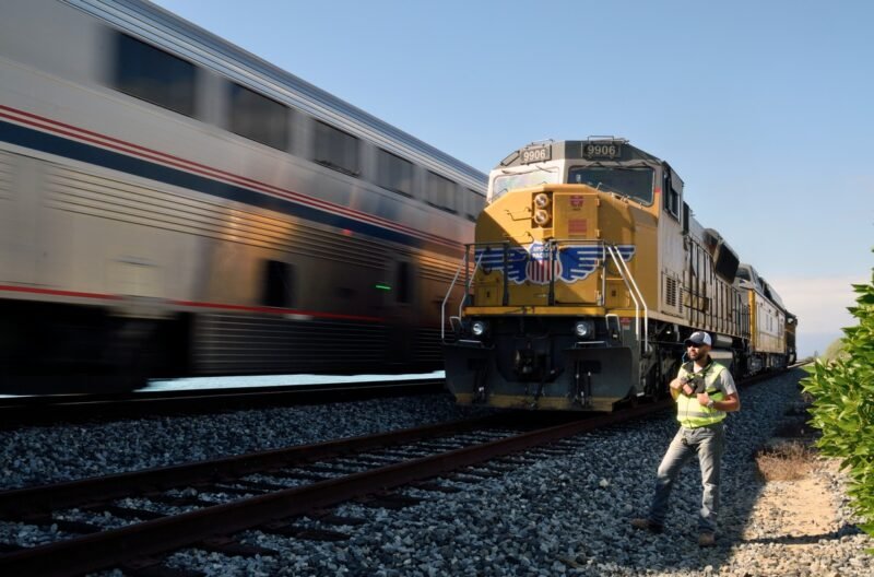 ATDA și Union Pacific semnează un acord istoric care garantează locuri de muncă pe viață pentru dispecerii feroviari