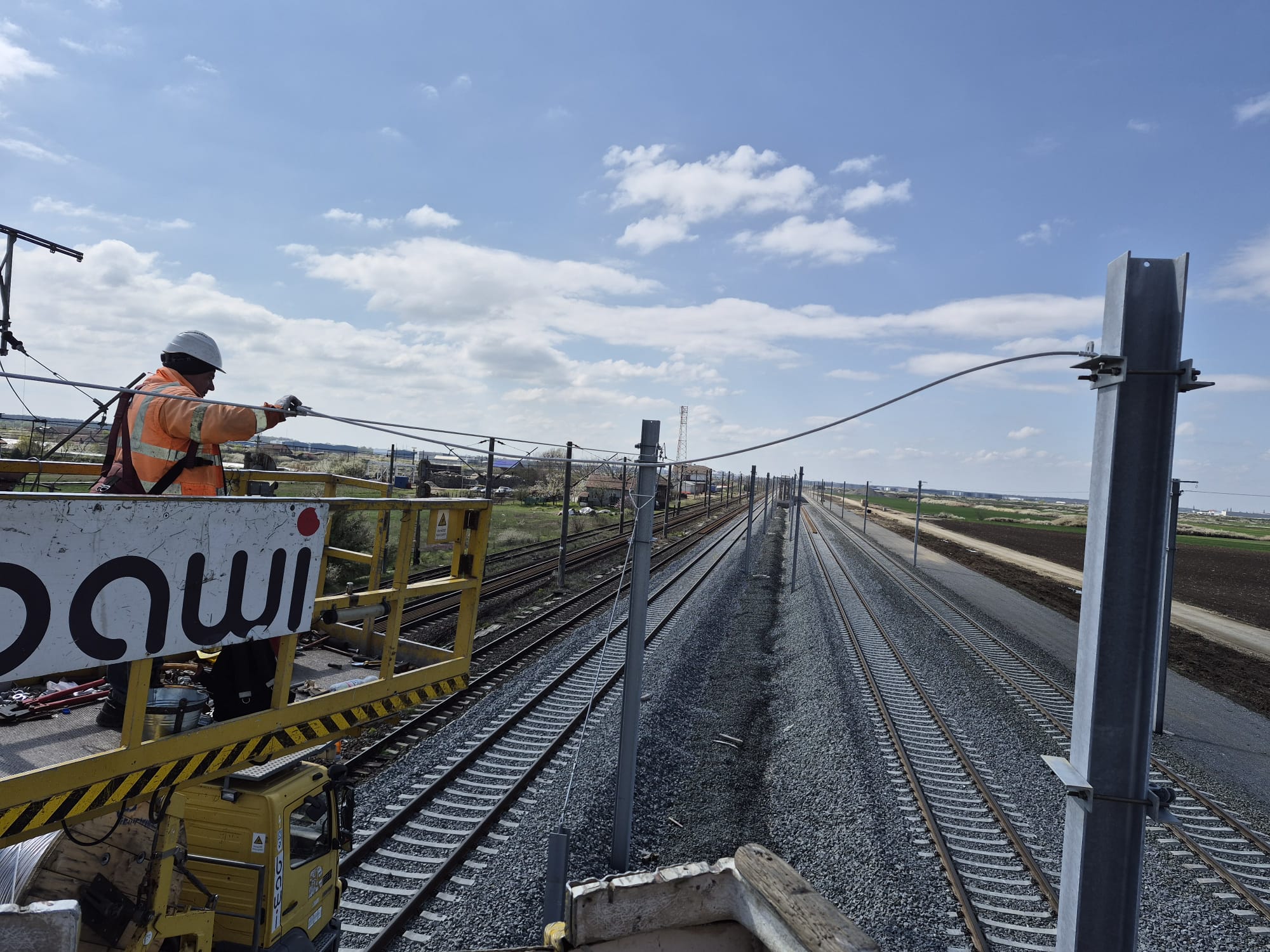 BAWI finalizează montarea a 10 km de catenară pe firul II Suștra–Recaș–Izvin pentru deschiderea circulației pe 16 aprilie 2026